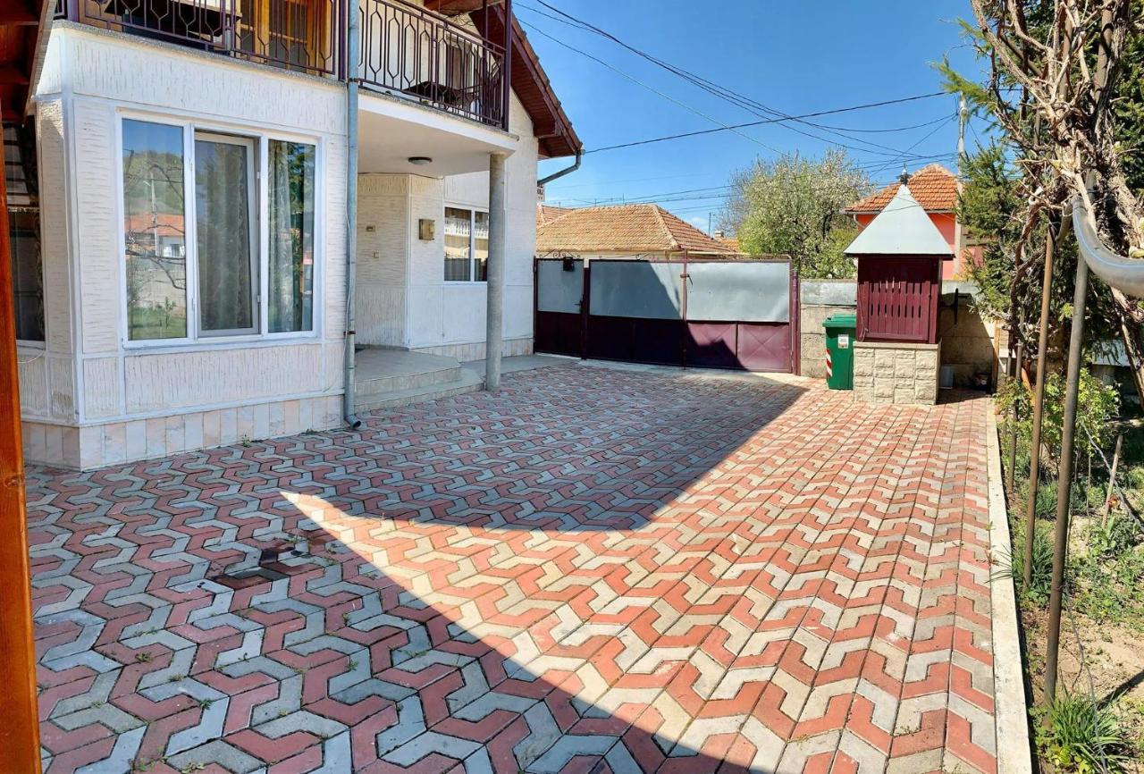 Casa Debora Hotel Hateg Exterior photo