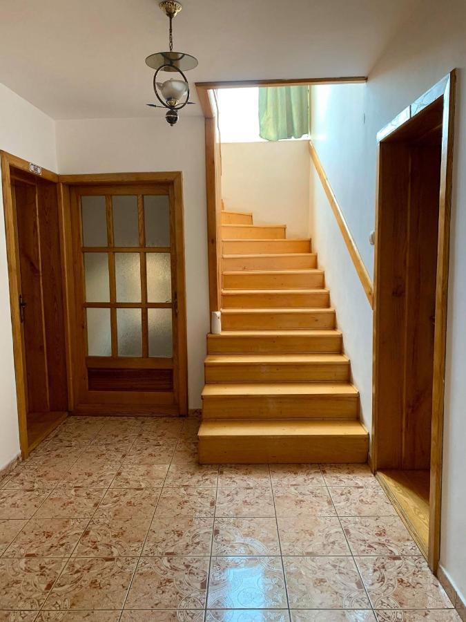 Casa Debora Hotel Hateg Exterior photo